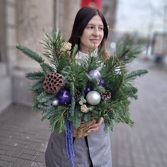 Новогодняя Композиция в Корзине с Лотосом "Лиловое Рождество"