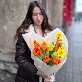 Букет с Тюльпанами и Нарциссами "Весеннее Солнце"