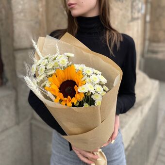 Букет с Хризантемами и Гелиантусом "Счастливый Подсолнух"